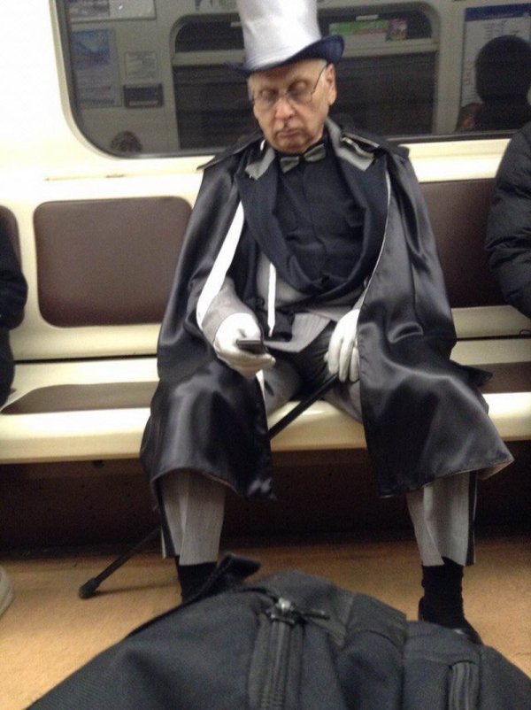 32 People on the subway that might confuse you.