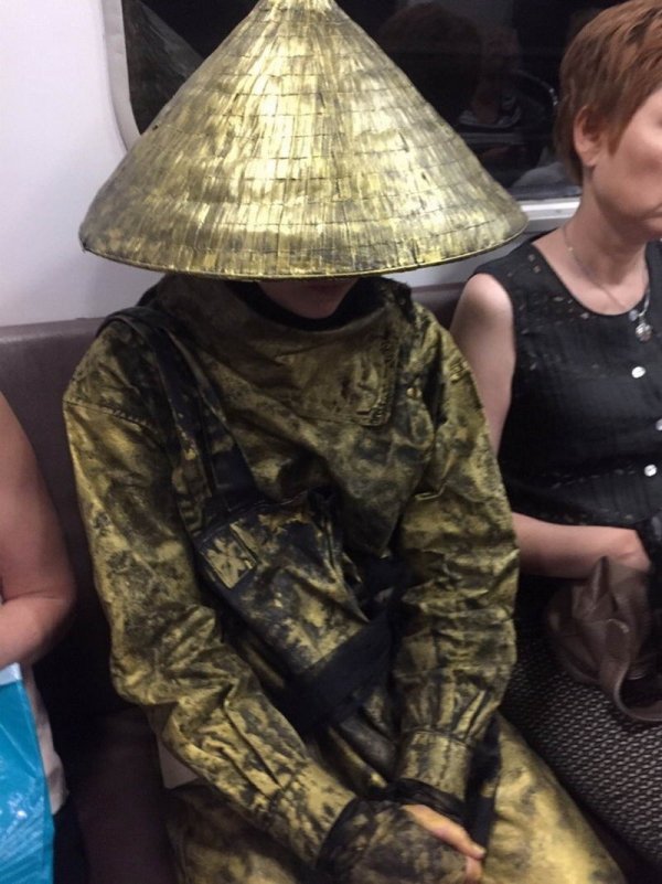 32 People on the subway that might confuse you.