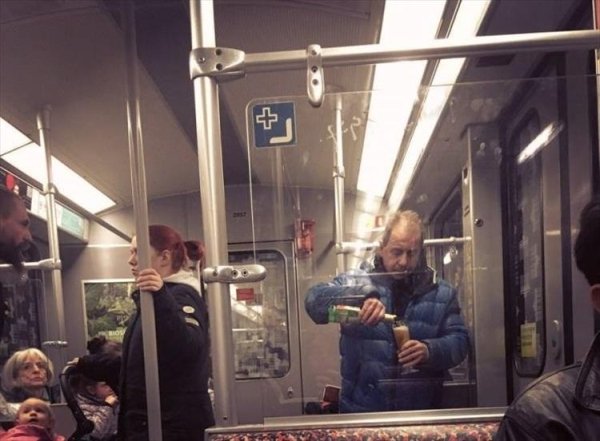 32 People on the subway that might confuse you.