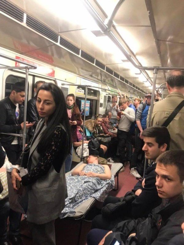 32 People on the subway that might confuse you.