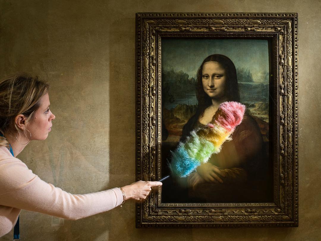 How the Mona Lisa is dusted when the visitors are gone.