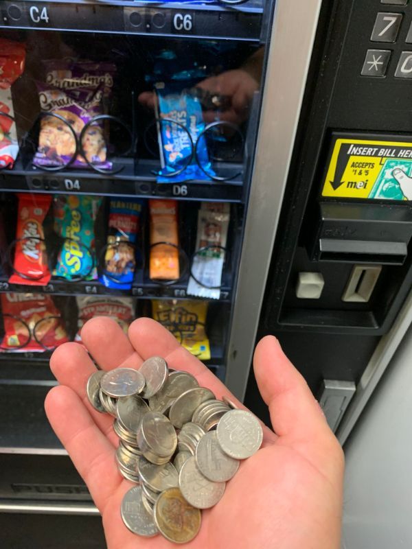 infuriating vending machine - c4 Orc C6 Insert Bill Hea Accepts 185 mel Da 19 Spree