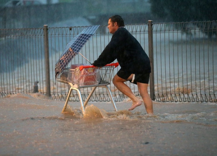 23 People dealing with extreme weather conditions.