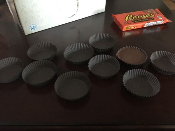 Reese’s cup came with 10 paper cups on it.