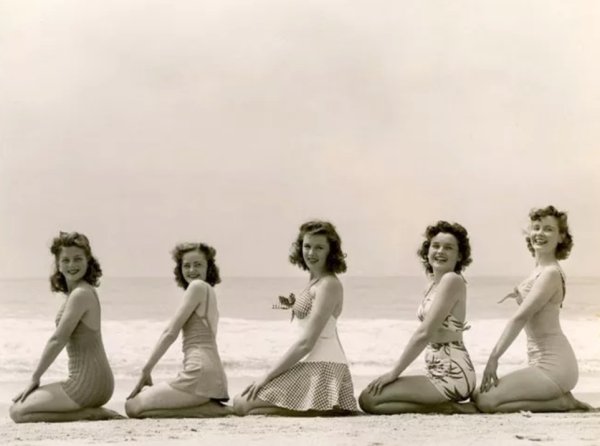 ’50s Beach Bunnies