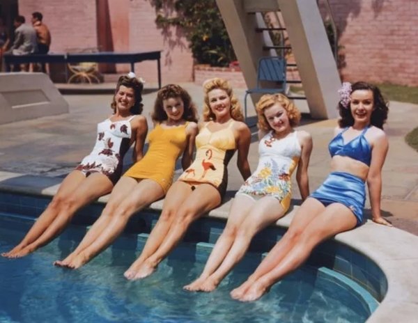 Poolside hunnies, 1944