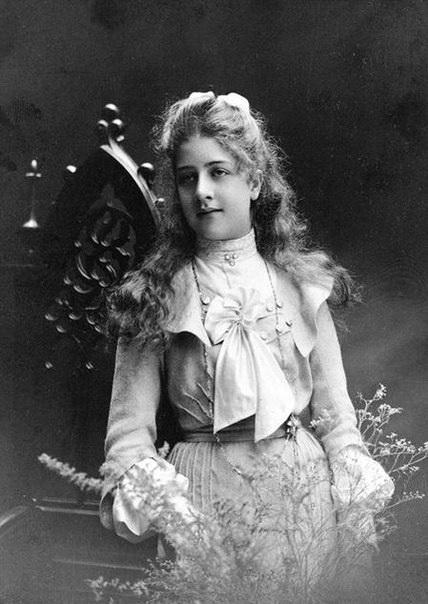 Mercedes Jellinek (the girl after whom the Mercedes-Benz company was named), 1900.
