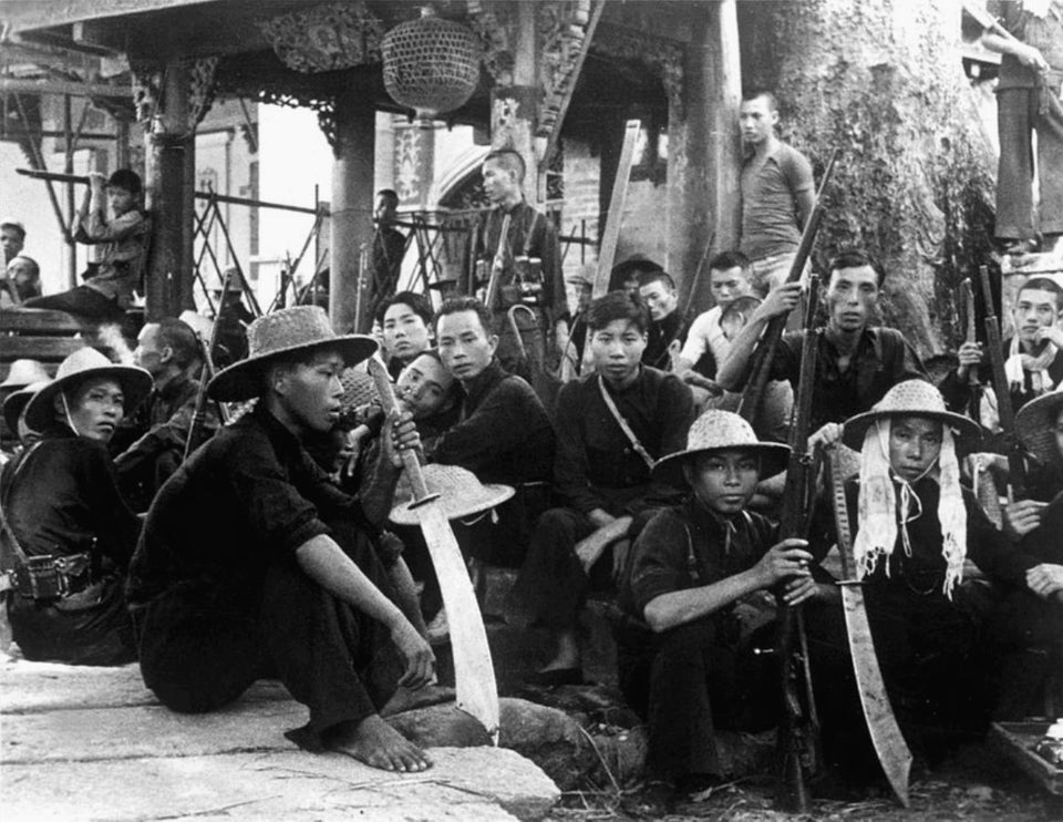 Chinese militia armed with rifles and dadao (traditional sabers), 21 October 1938.