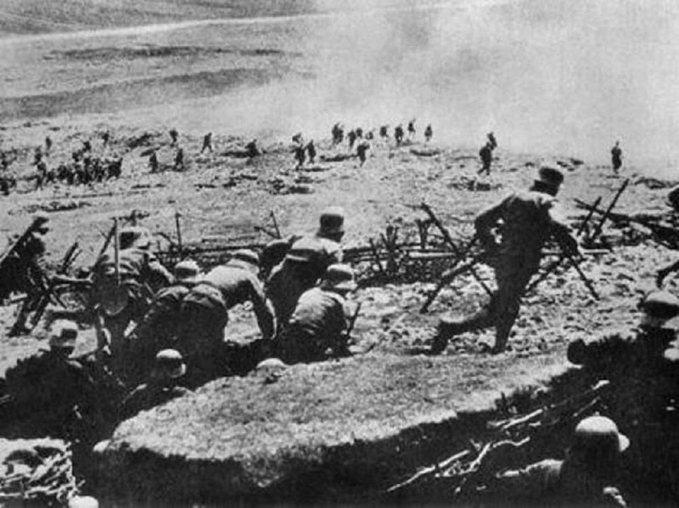 Austro-Hungarian soldiers leaving their trenches and charging Italian positions, Isonzo front, WW1, 1917.