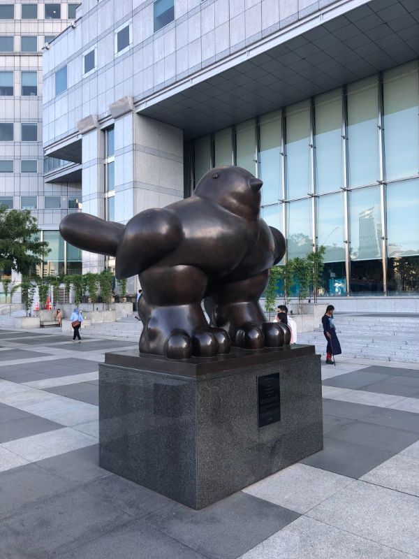 pigeon statue in singapore