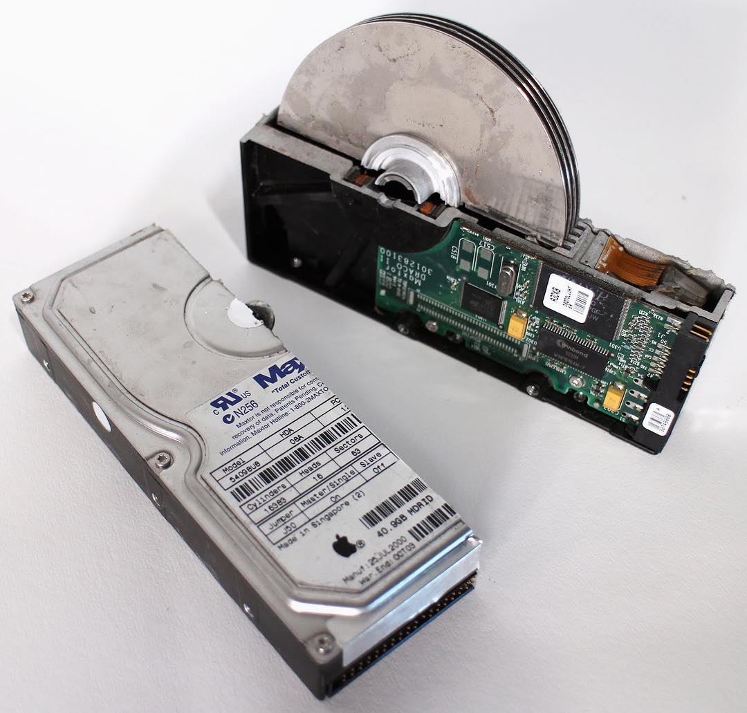 cut in half hdd cut in half - 001BZ10E 11080 301XOV re Tota 4308 Us F inmin abond 49045 des Mar Pc Uus N256 13 "Total Custom Maxtor is not responsible for cons recovery of data. Patents Pendinga information. Maxtor Hotline 18002MAXTO Hda O Ba Model 5409BU