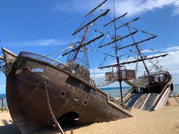 This parks playground is a giant ship.