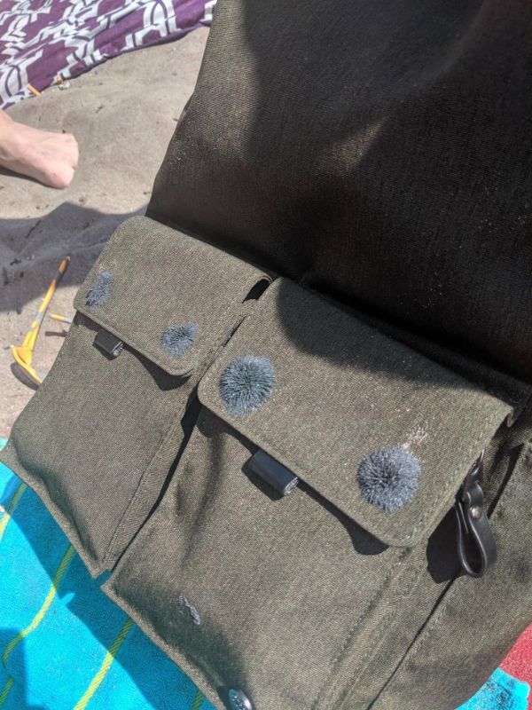 These magnetic buckles on the bag extract metal from the sand.