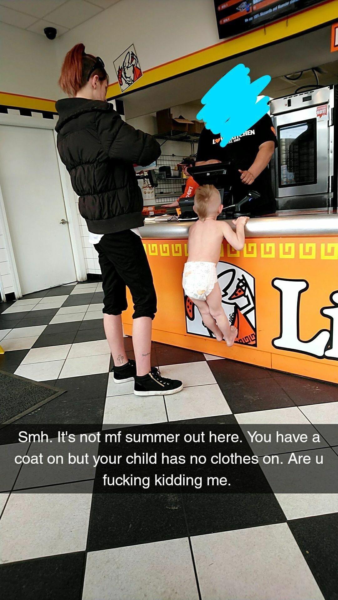 little caesars - Sehen Little 000 LOU000 Smh. It's not mf summer out here. You have a coat on but your child has no clothes on. Are u fucking kidding me.