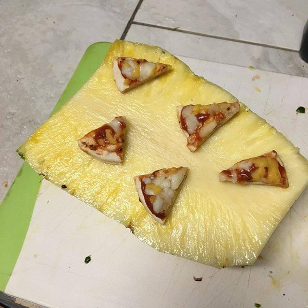 wtf pic pineapple with pizza