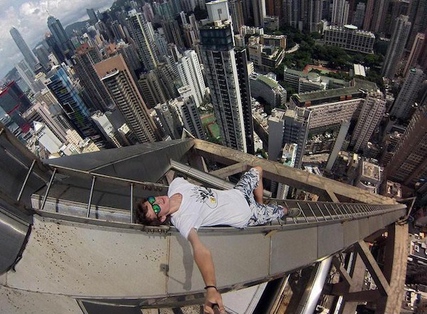 27 People who took dangerous selfies.