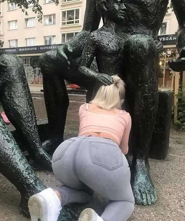 statue porn blow job