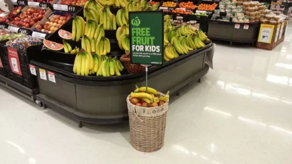 This supermarket gives away free fruit for kids to eat while their parents shop.