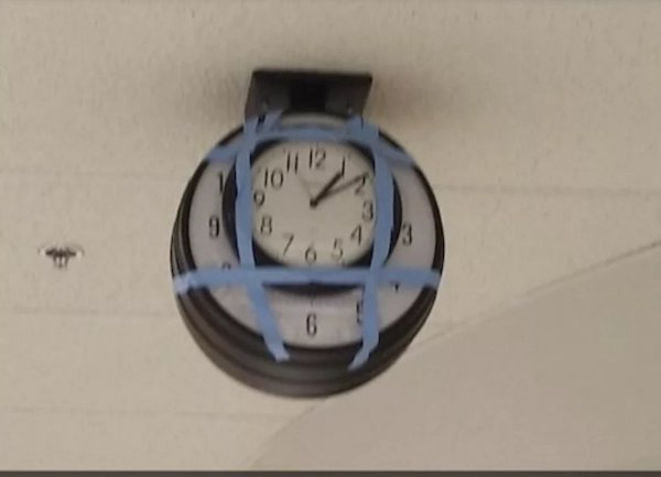 fixes a clock like