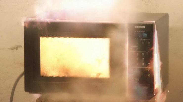 does metal spark in microwave