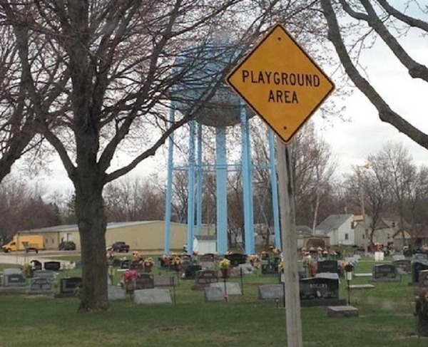 sign fails - Playground Area Wym