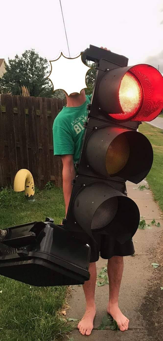 This is how big a traffic light is compared to a person