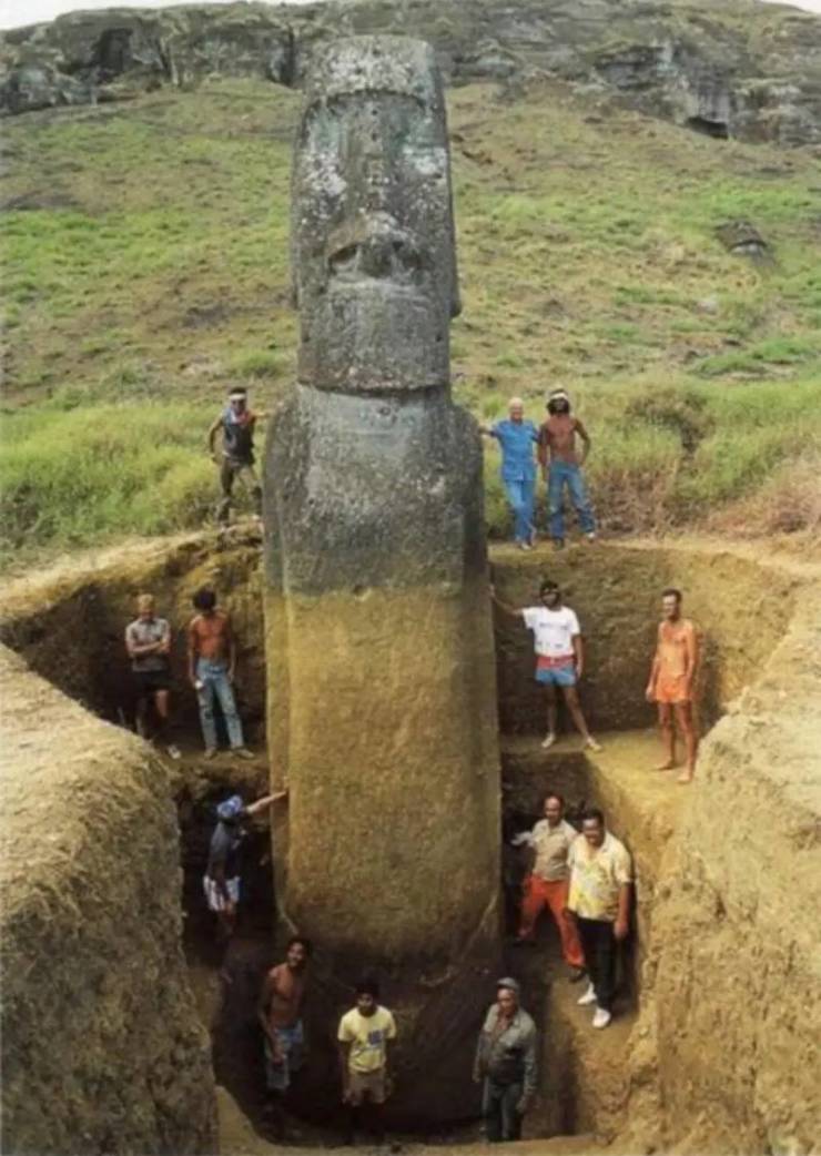 Here's how big one of the moai statues on Easter Island is