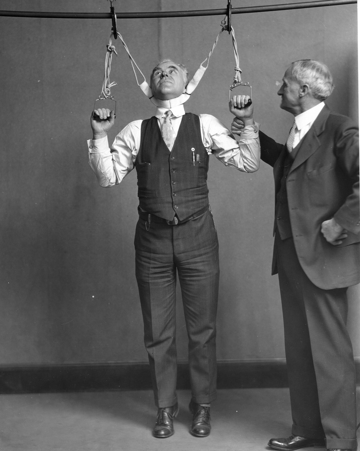stretching device 1931