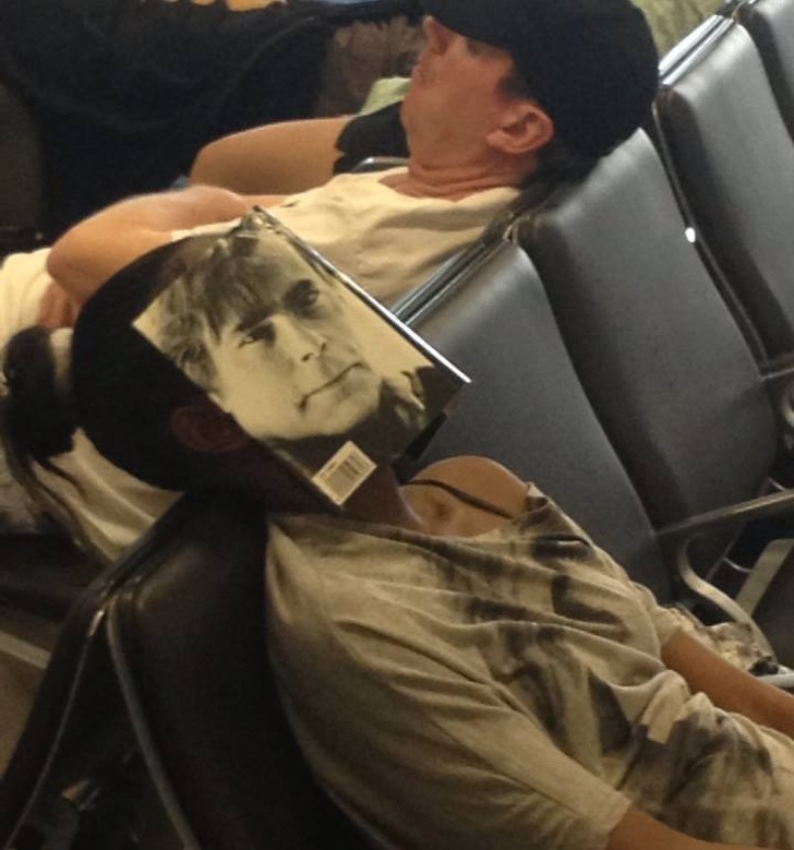 “My friend saw Stephen King at the airport.”