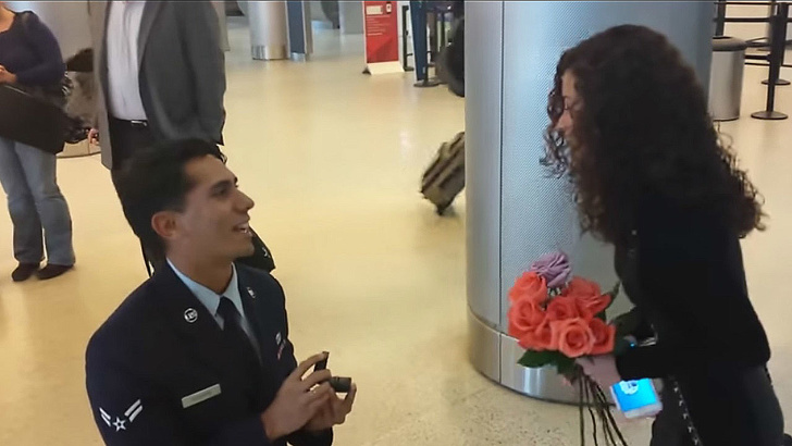 Not only passengers propose to their ladies, but pilots do too.