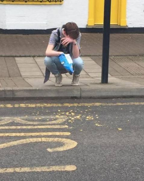 omg i just saw this boy drop his doritos into the road