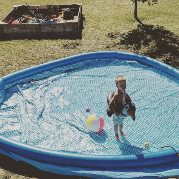 kid in empty pool