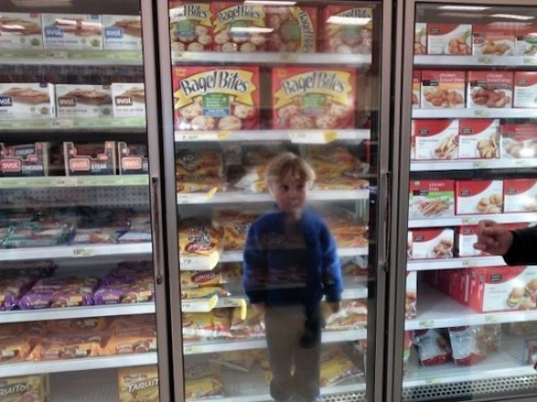 kid in freezer meme - Boks 220V Bagel Bite Tapur