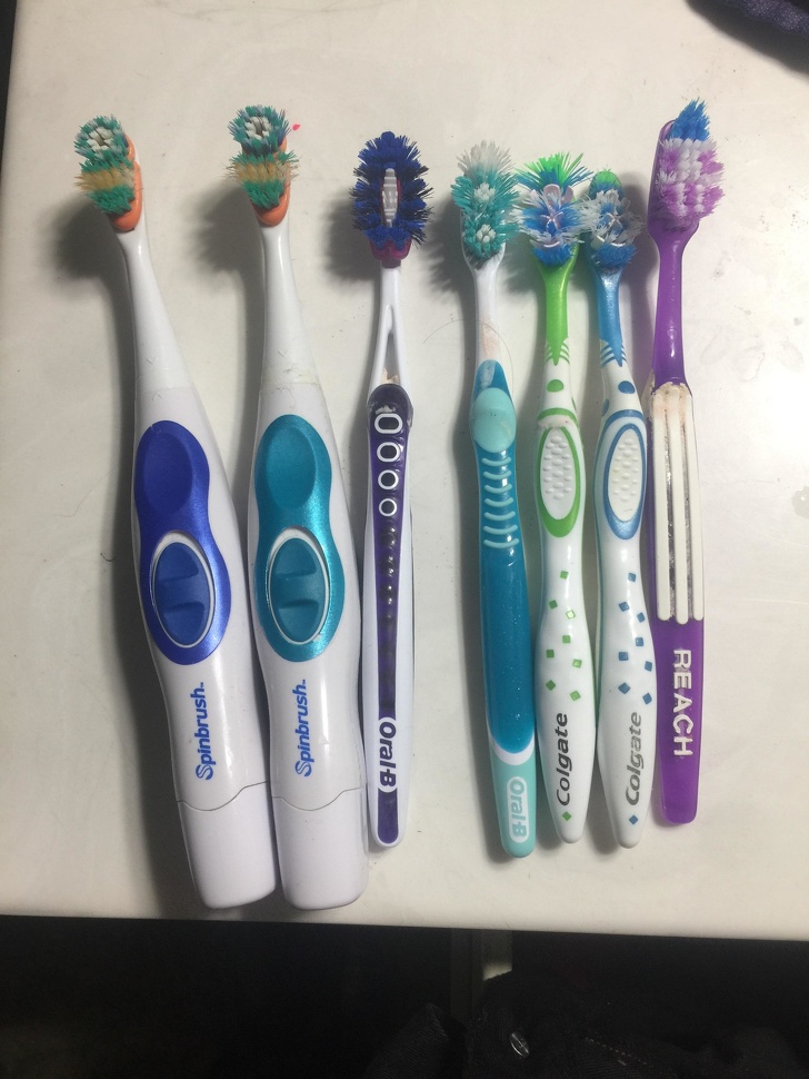 toothbrush - Spinbrush Spinbrush. C D OralB 000o Oral B Colgate Cmd. Colgate .. . HIVad