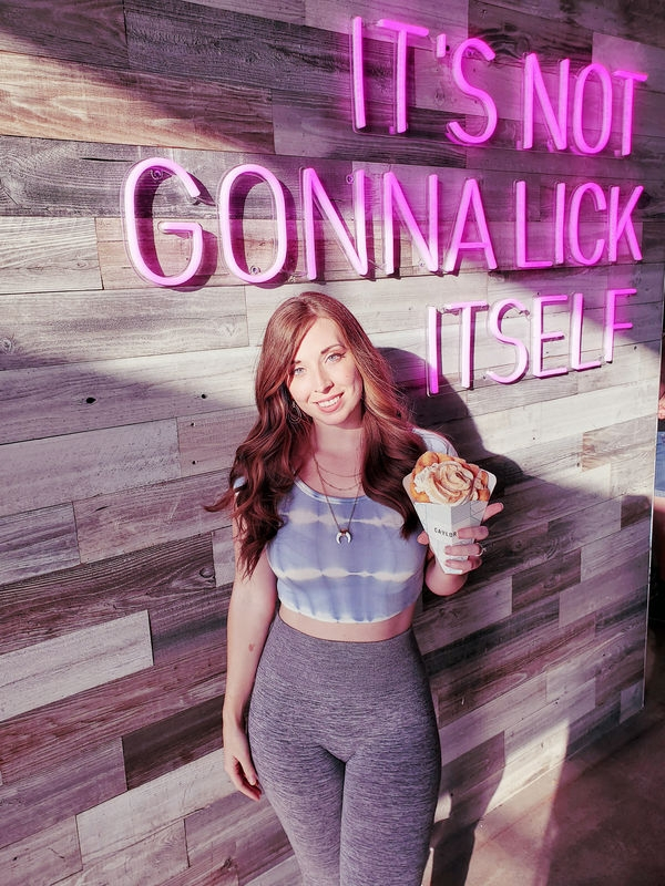 girl - It'S Not Gonna Lick Itsele