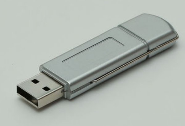 The first flash drives hit the market.