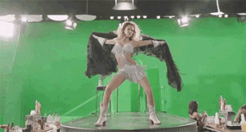 Jessica Alba Dancing in ‘Sin City.’