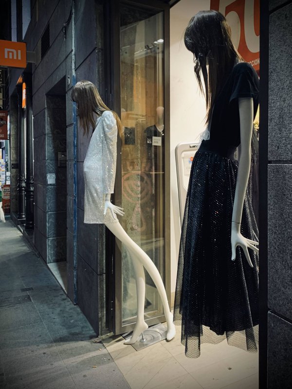 creepy pics - elongated mannequins -
