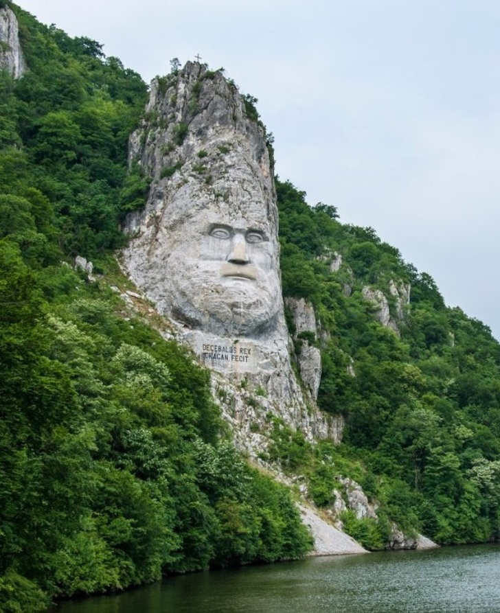 statue of decebalus