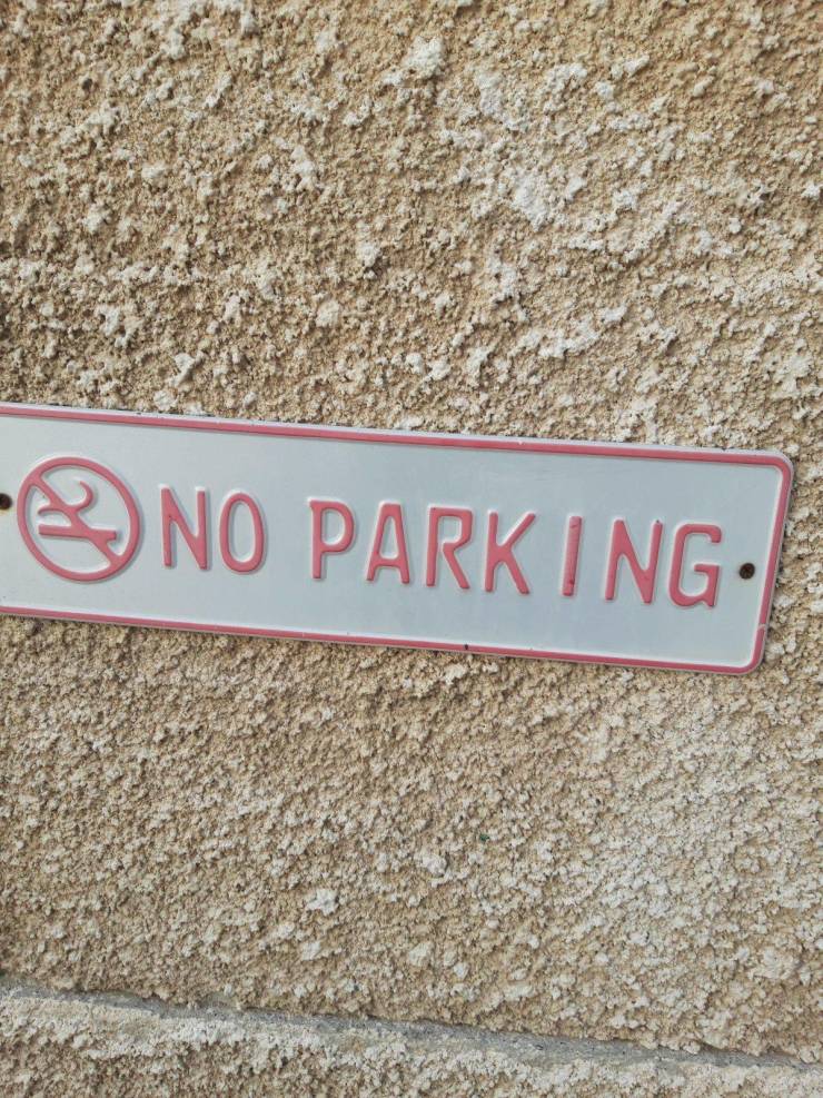wall - No Parking
