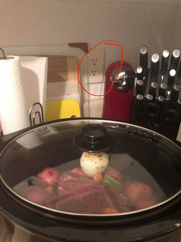 Slow cooker