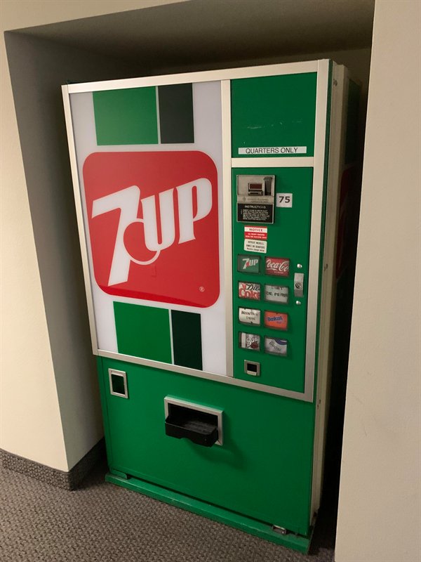 vending machine - Quarters Only 7UP Od .