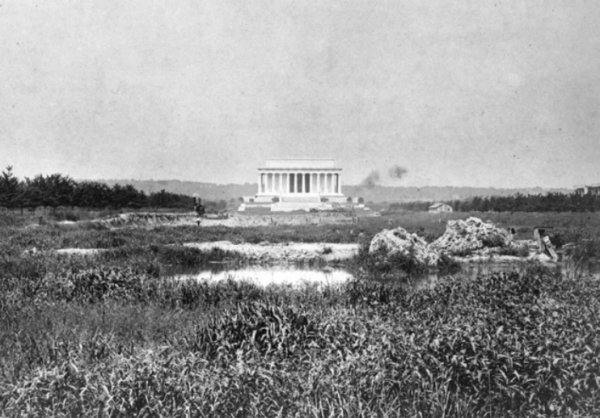 alternate angles of iconic images - lincoln memorial before reflecting pool