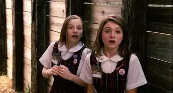 Before she starred in Stranger Things Natalia Dyer played the daughter of Hannah’s stalker in The Hannah Montana Movie.