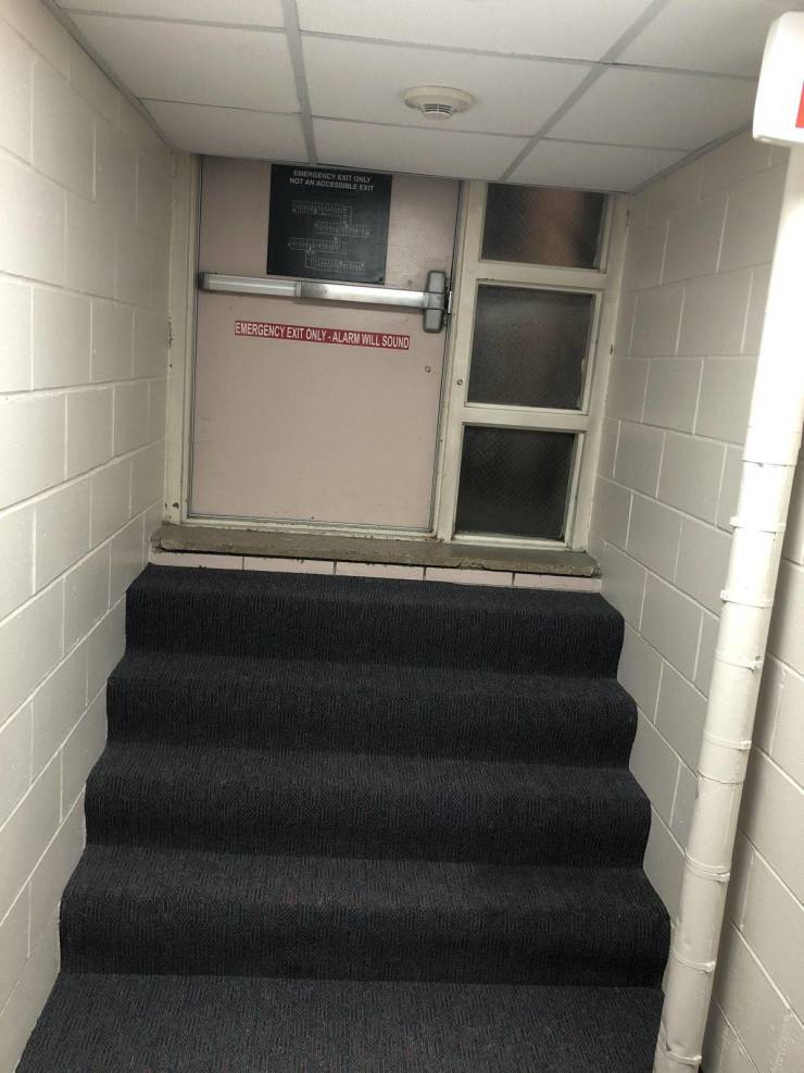 34 People Who Had One Job and Failed.