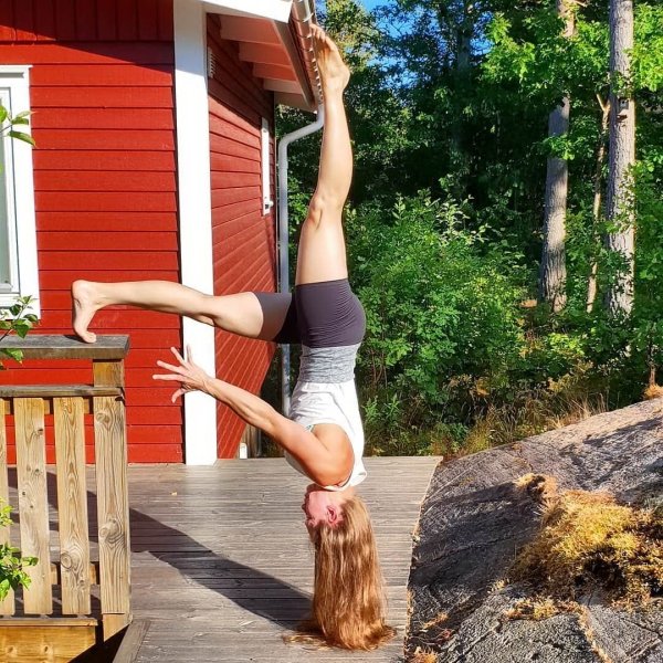 floating handstand