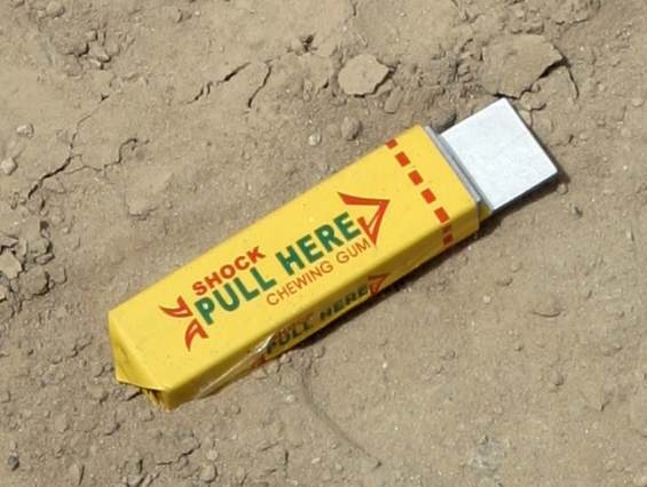 shock chewing gum - Pull Here Chewing Gum