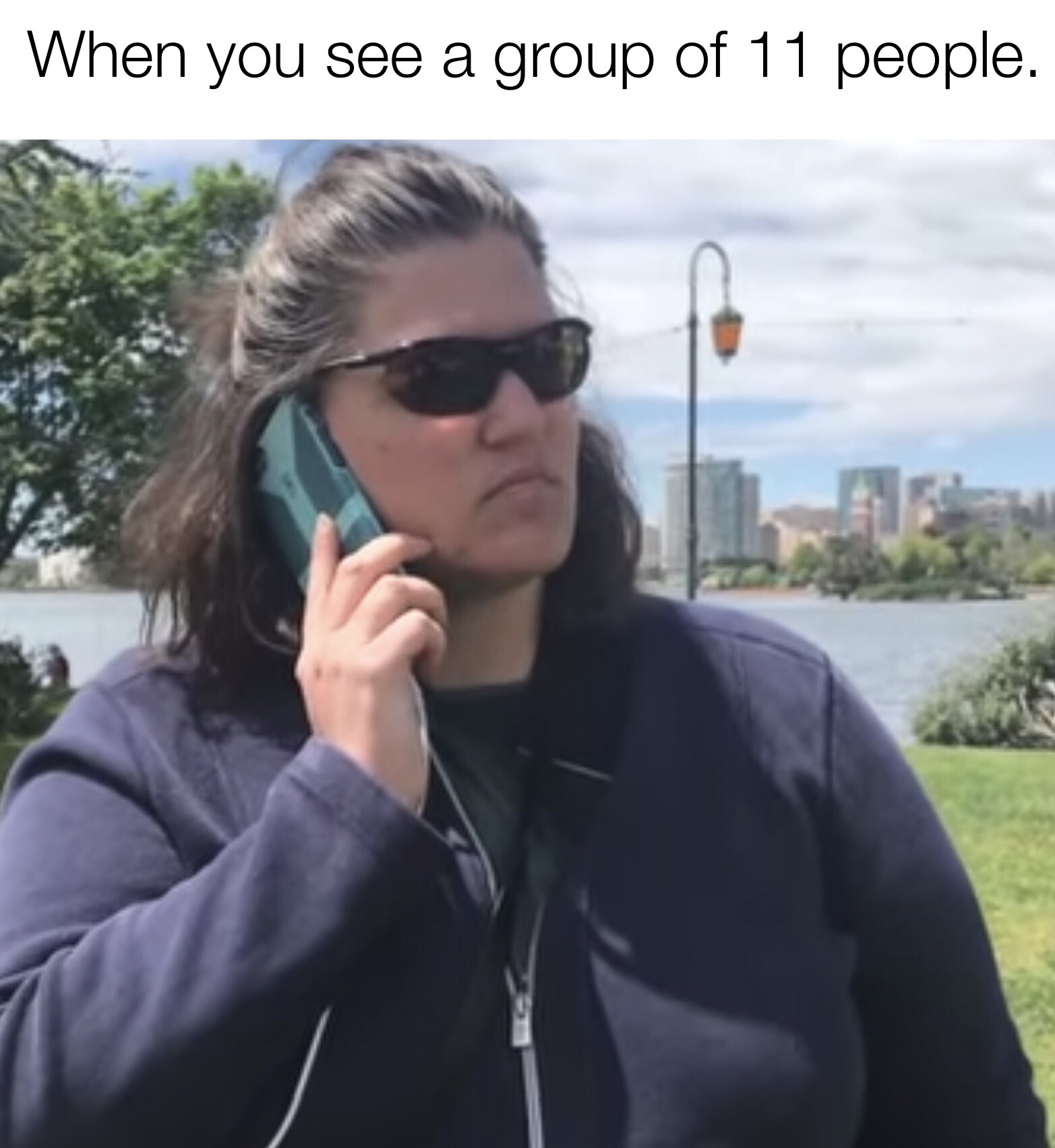 6nitch9ine memes - When you see a group of 11 people.