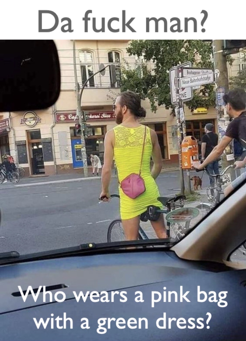 Da fuck man? Bilgeer Neve Bahnhofstrae Who wears a pink bag with a green dress?