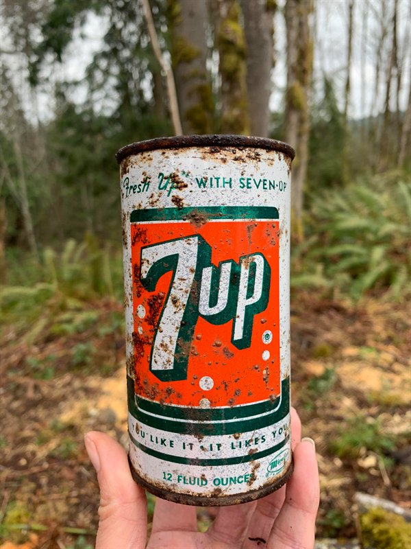 vintage 7 up can